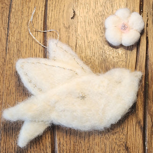 Suspension ou Broche en Laine Cardée  • 07 novembre